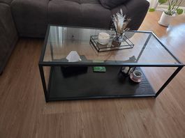 Couchtisch Metall / Glas mit schwarzer Ablage