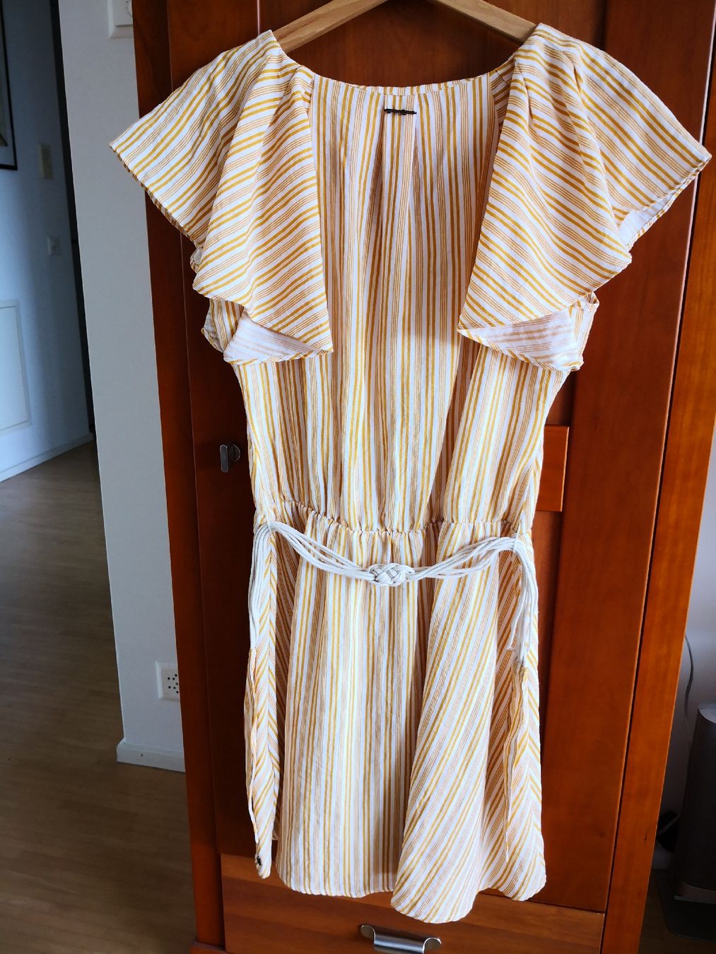 Kleider: Gestreiftes Kleid, Weiss-Orange, Gr. M – Gebraucht aus Wädenswil von coconut1289 1