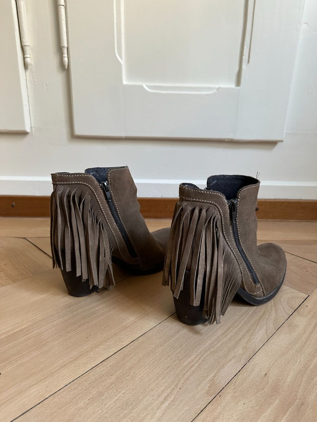 Scarpe da donna: Lederstiefelette braun mit Fransen - 37 – Usato da Zürich venduto da Diazaio 1