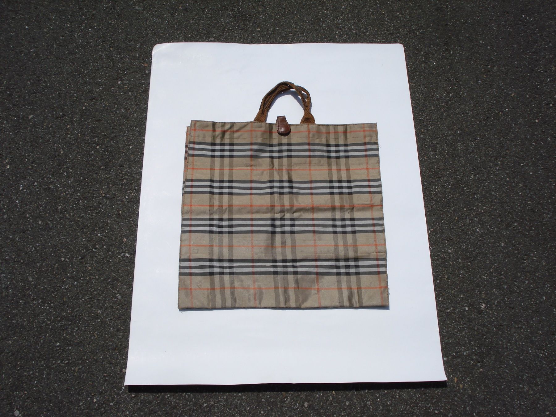 Burberry Borse: Burberry Shoppingbag – Usato da Basel venduto da art.basel 1
