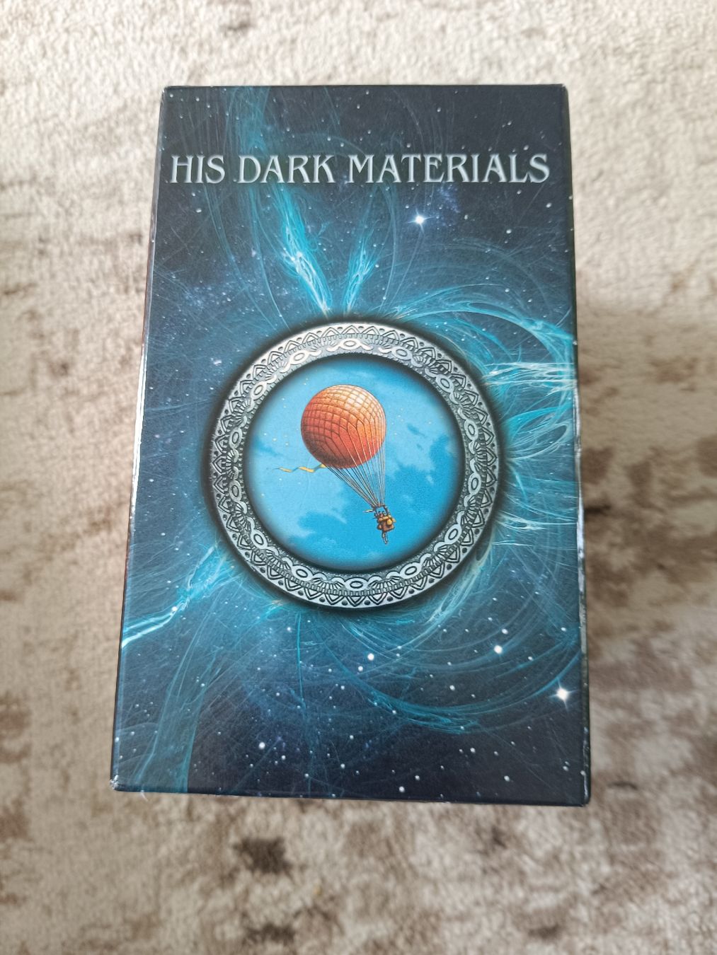 Libri: Philip Pullman Triologie "His Dark Materials" drei Bücher – Usato da Wallisellen venduto da carla2309 1