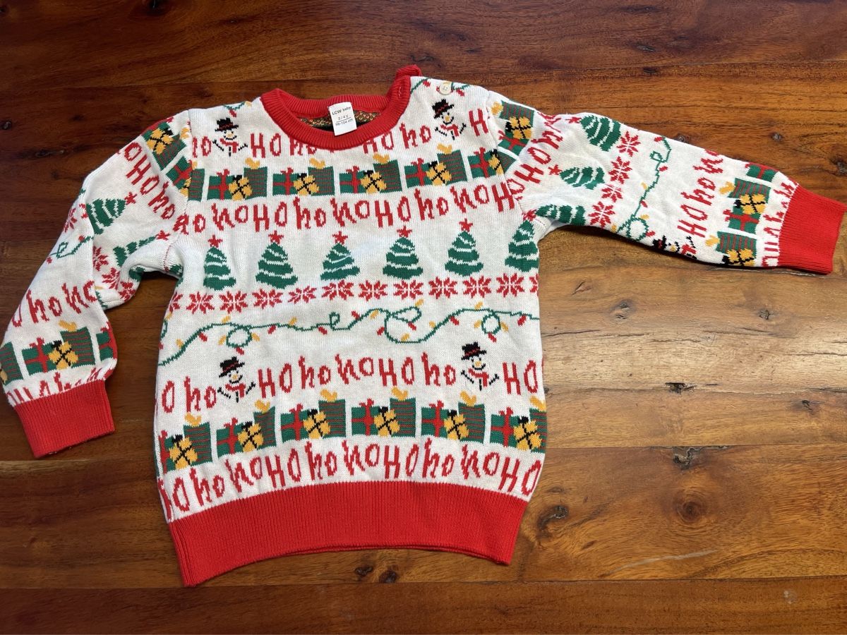 Pulls et sweat-shirts: Weihnachtspullover Kinder, festlich, Gr. 98-104 – D'occasion à Oftringen par Makeq