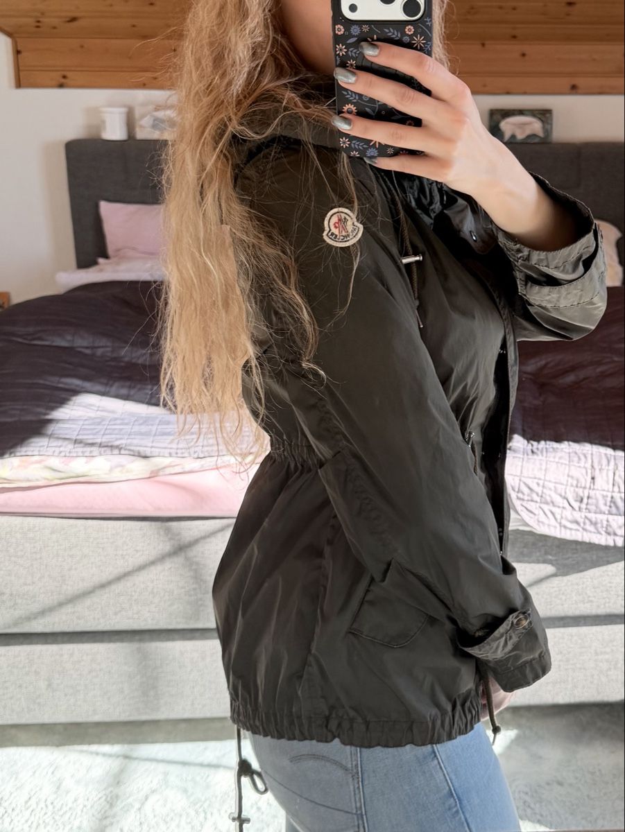 Moncler Giacche: Moncler Wind/Regenjacke gr 2 – Usato da Zetzwil venduto da April99 1