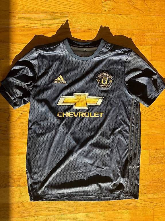 Manchester United Canottiere & Pantaloni: Manchester United  Trikot – Usato da Aarau venduto da aci3