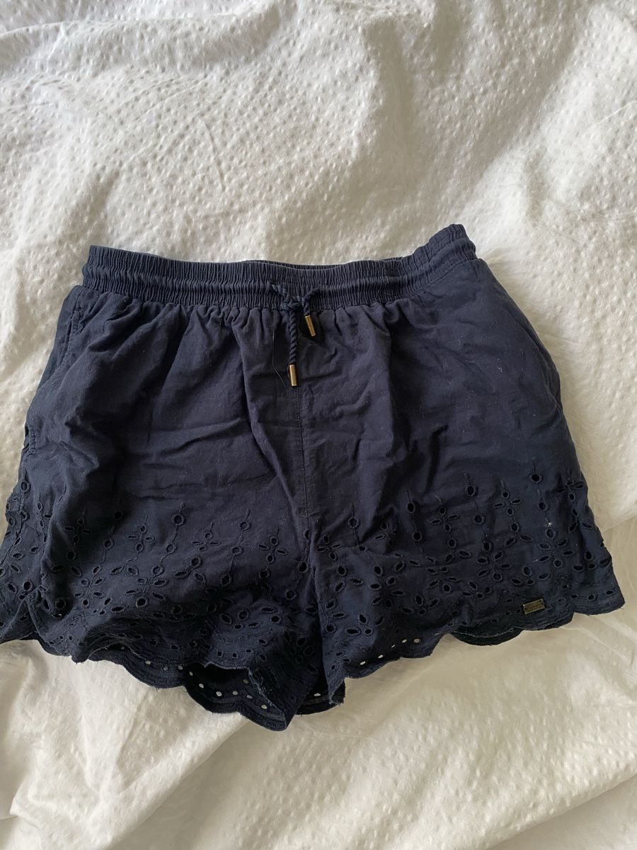 Superdry Pantalons: Superdry Shorts Dunkelblau – D'occasion à Zürich par yae56