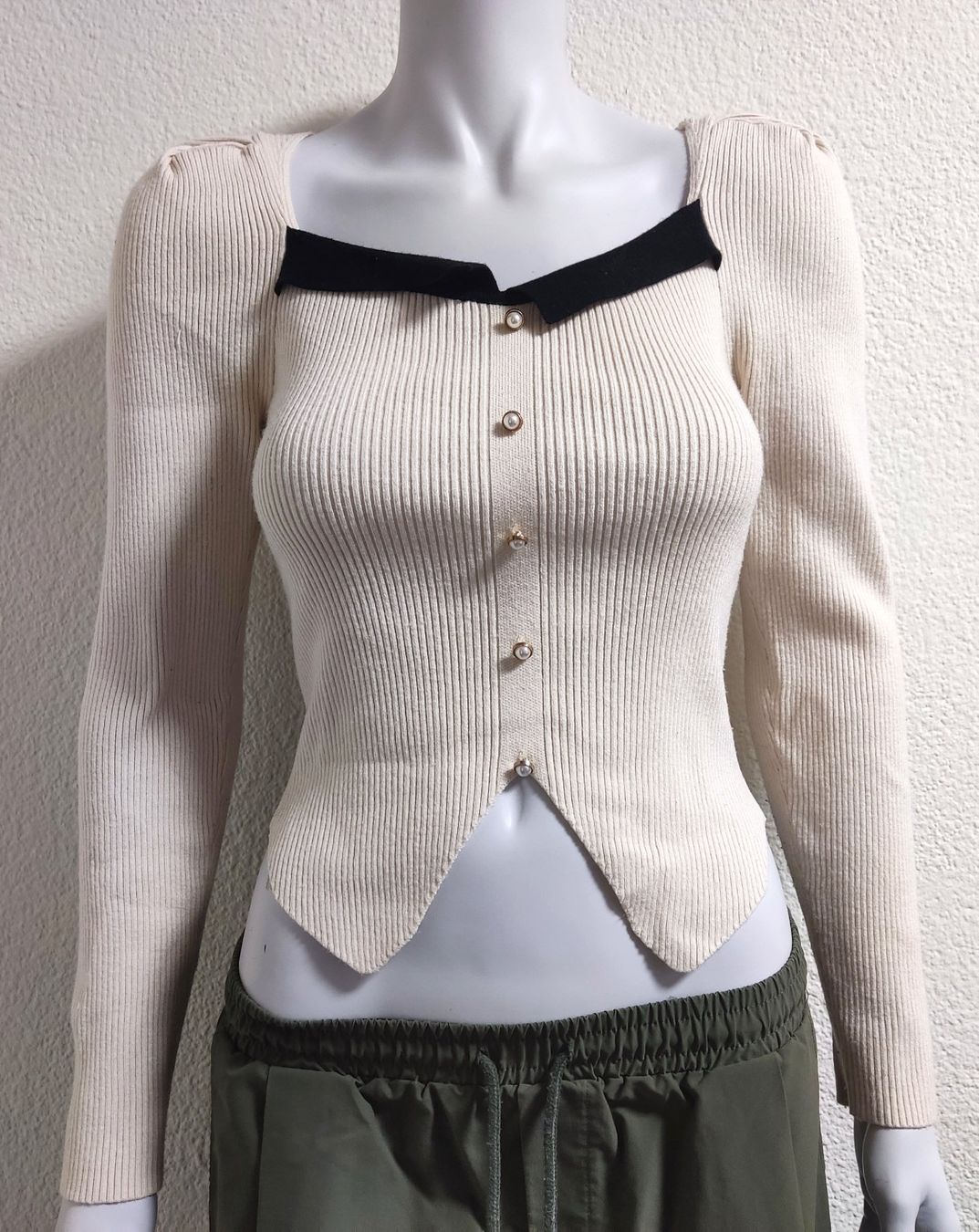Pullover & Sweatshirts: Rippstrick Pullover mit Perlenknöpfen Gr. S – Gebraucht aus Biel/Bienne von AnikaNah