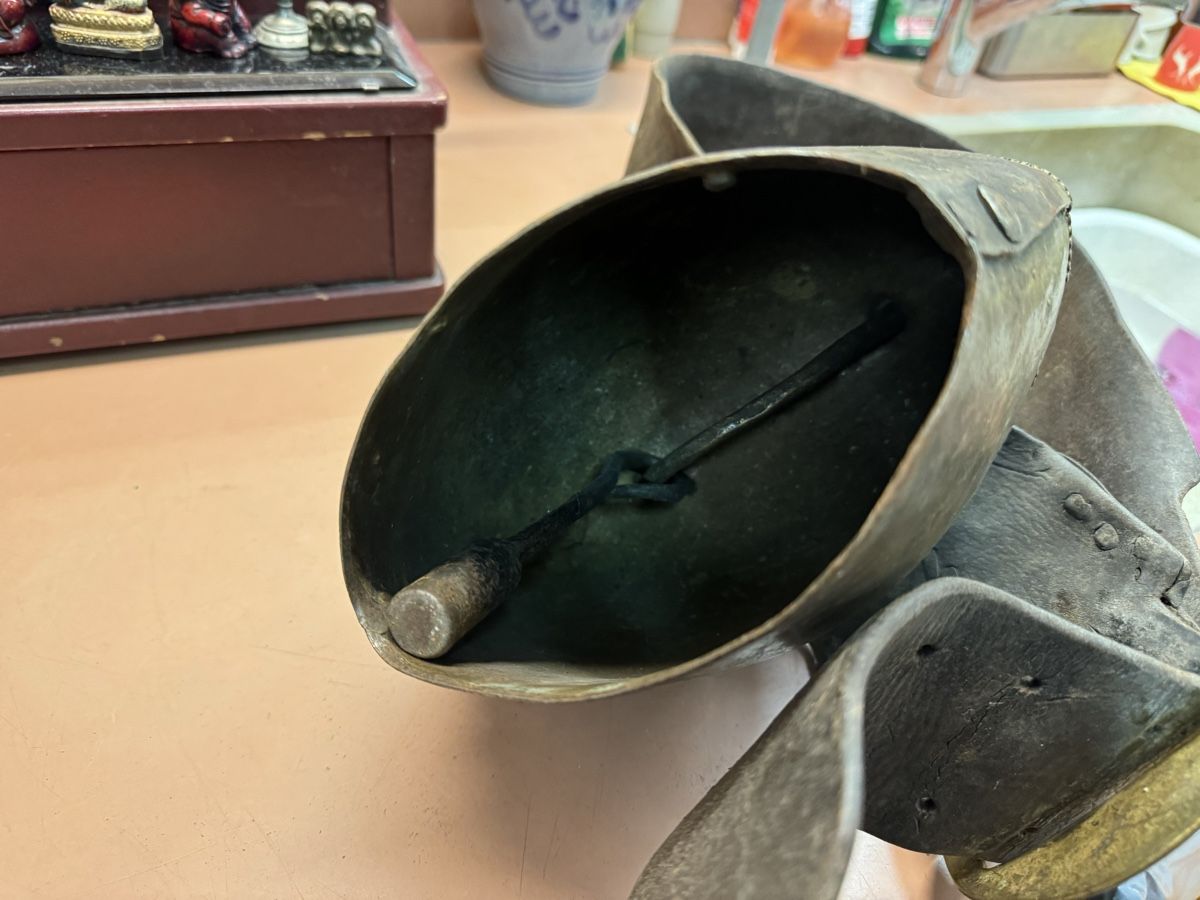 Campanacci mucche: Kranztreichel mit Lederriemen – Usato da Chur venduto da Meriva0 4