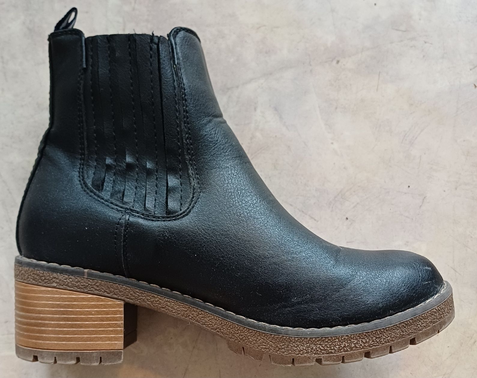 Scarpe da donna: schwarze Stiefelette von esmara im 38 – Usato da Merenschwand venduto da Brockinell 2