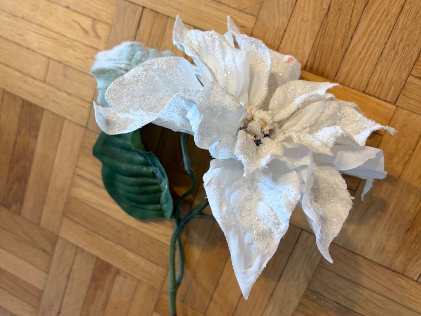 Tutte le decorazioni: Winterdeko: Elegantes Kunstblumenarrangement – Usato da Luzern venduto da Lampion 9