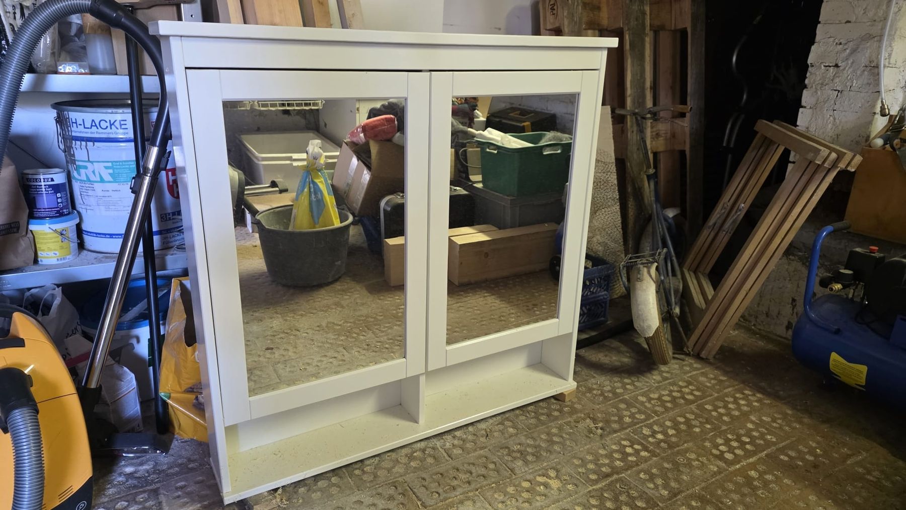 Ikea Armadietti a specchio: IKEA HEMNES Spiegelschrank  – Usato da Wintersingen venduto da Benji2017