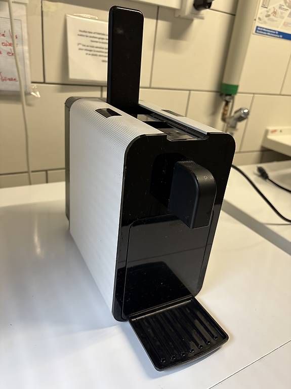 Macchine per caffè & Macchine per espresso: Machine à café Delizio à capsules  – Usato da Martigny venduto da Bethusy