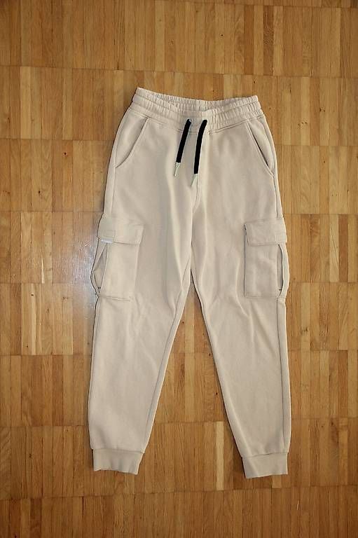 H&M Pantalons: beige Cargo-Trainerhose in der Grösse 146 – D'occasion à Zürich par Mola80
