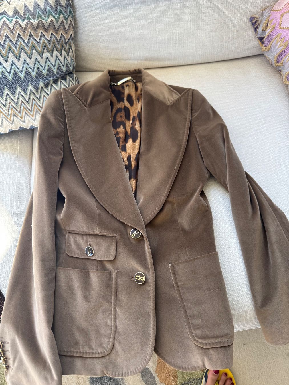 Dolce & Gabbana Giacche: Dolce&Gabbana Samt Blazer Gr.XS mit Leo-Muster Herbst – Nuovo (secondo la descrizione) da Thalwil venduto da 0041angel