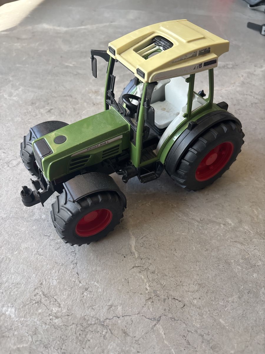 Giocattoli: Fendt 930 Vario Siku Traktor Modell – Usato da Leuzigen venduto da Neoleu 1