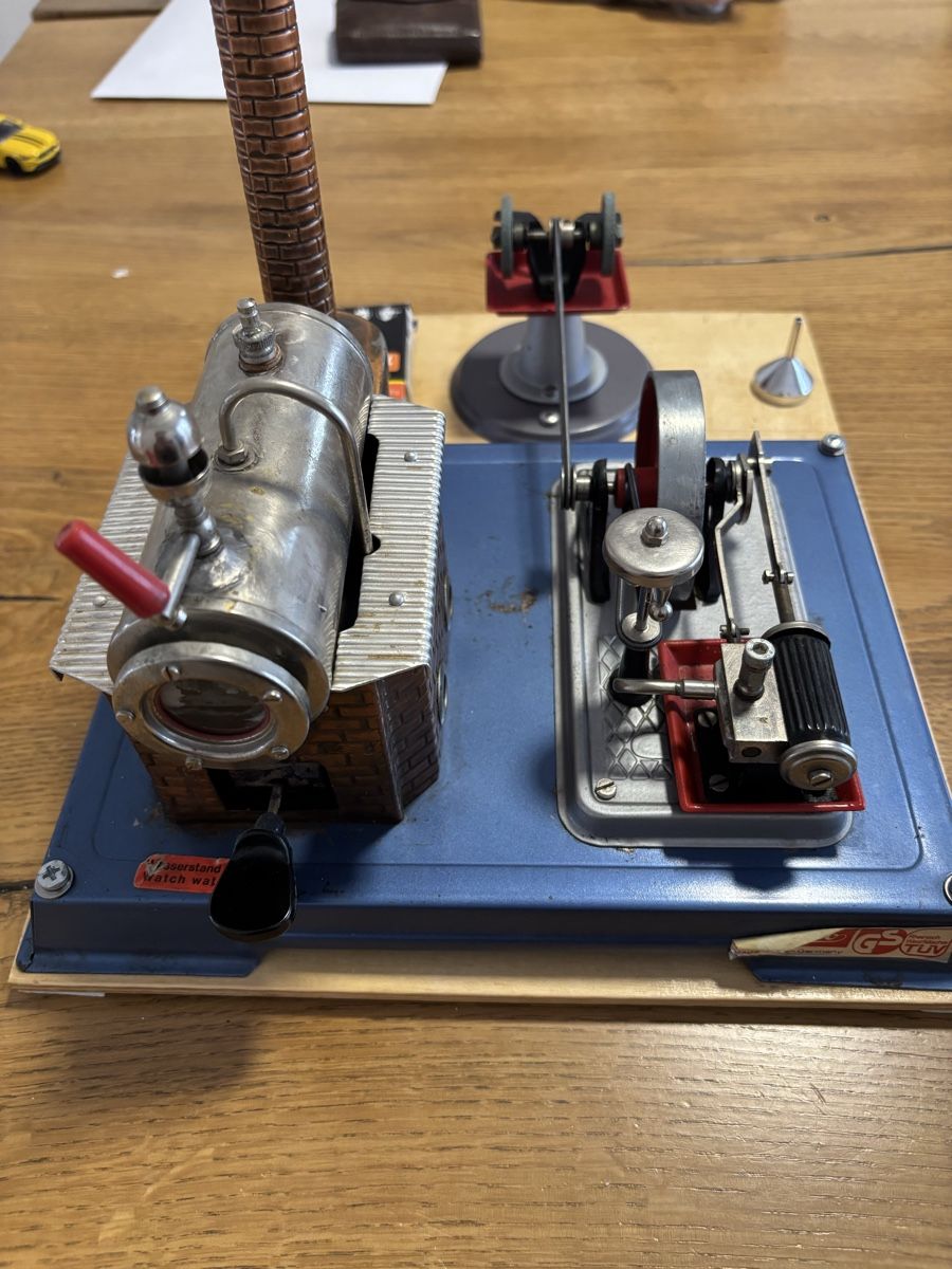 Wilesco Kit di modellismo & Modellini statici: Dampfmaschine Wilesko – Usato da Zufikon venduto da Honda-cbr1000 2