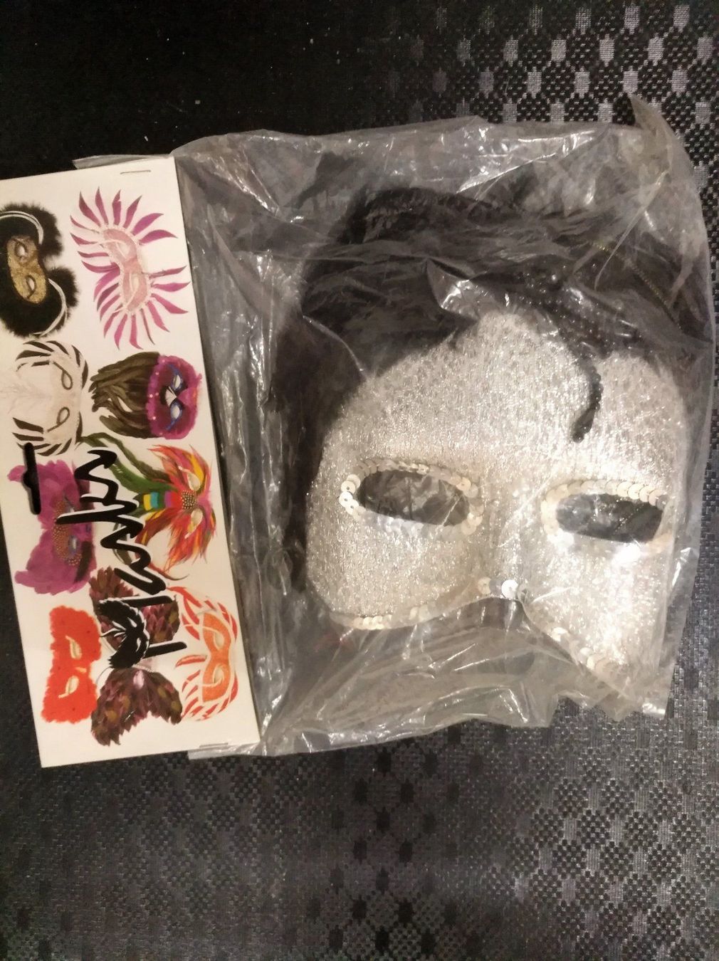 Maschere: Maske "Federn" Gr. S-L NEU – Nuovo e nell'imballaggio originale da Benken SG venduto da olga81
