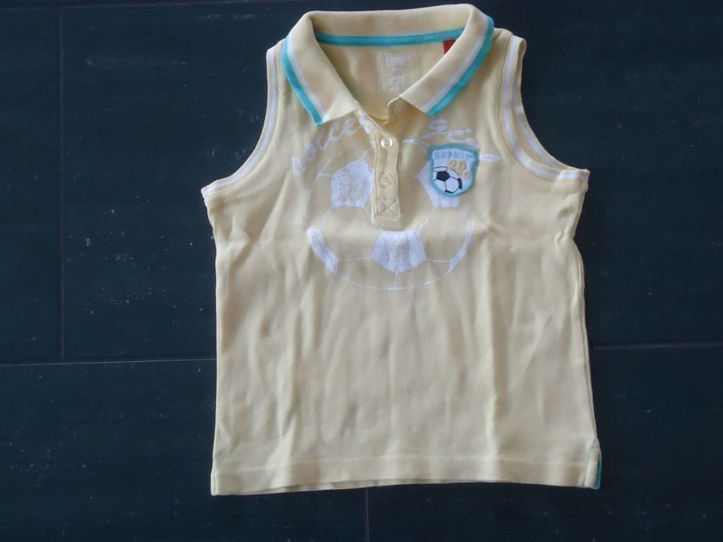 Chemises, Tops & T-shirts: Shirt von Esprit, Grösse 98/104 – D'occasion à Wohlen AG par Michi761