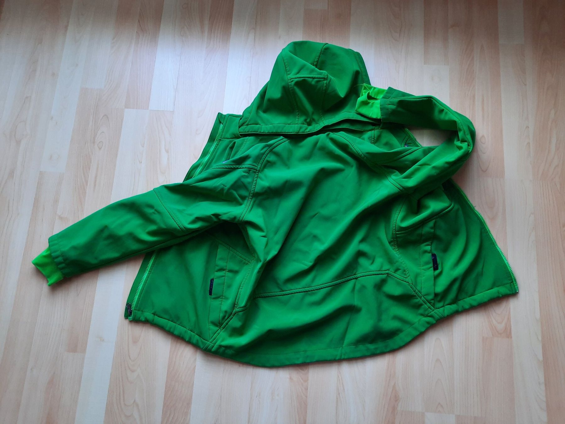 H&M Jacken & Mäntel: Softshelljacke H&M Gr. 146, grün – Gebraucht aus Rothrist von Ellie 4