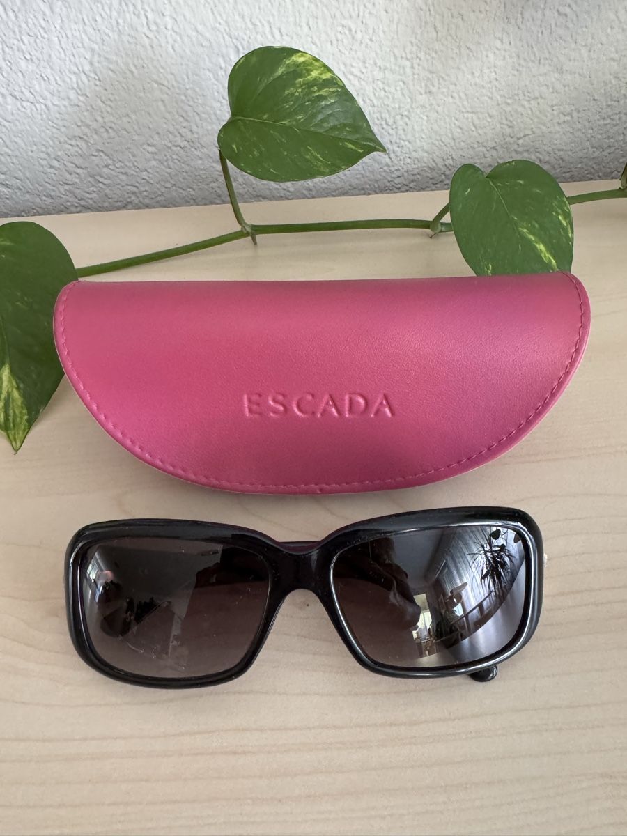 Escada Lunettes & Verres: Escada Sunglasses and Case – D'occasion à Fällanden par emilyeheim