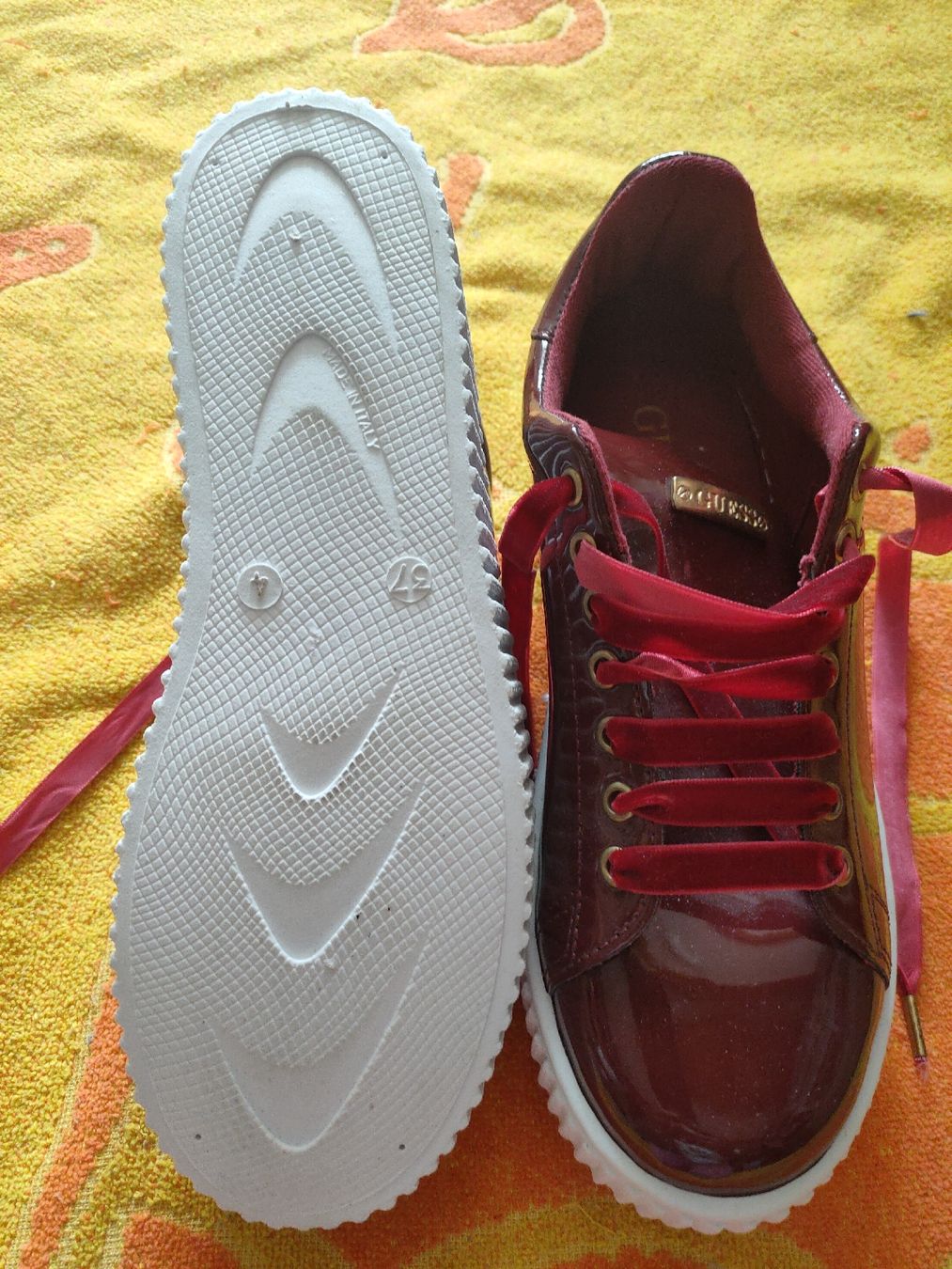 Guess Damenschuhe: GUESS Damen Sneaker Grösse 37  – Gebraucht aus Morens FR von christa25 2