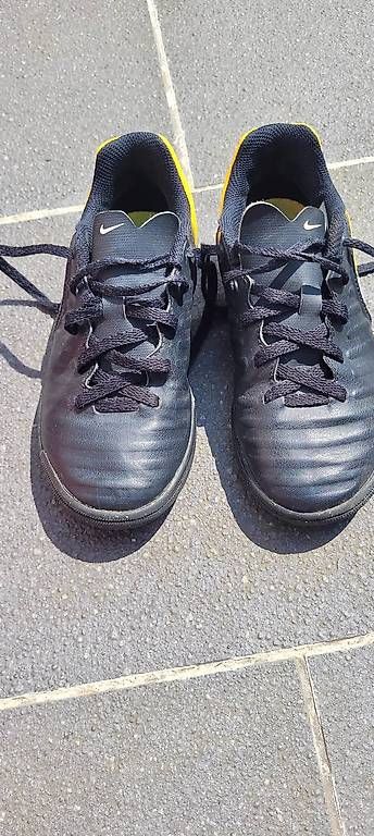 Nike Chaussures garçon: baskets Nike point. 31 – D'occasion à Ste-Croix par kar_9x7w 2