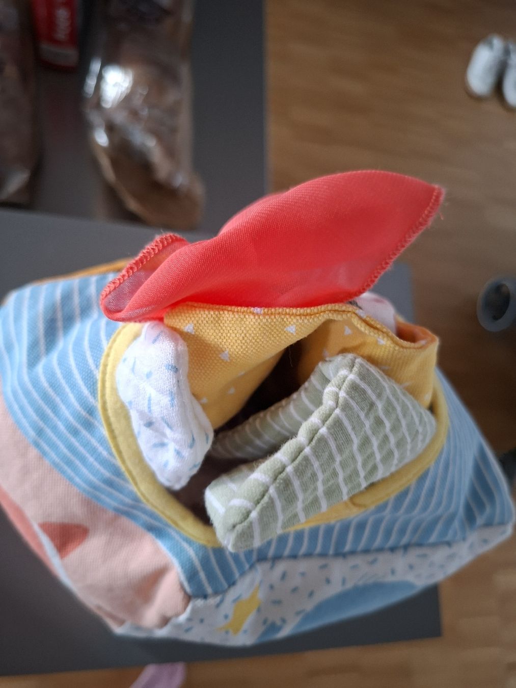 Spielzeuge: 👶🏻 Süsser Stoffwürfel mit Muster - Top! – Gebraucht aus Wallisellen von rahelr90