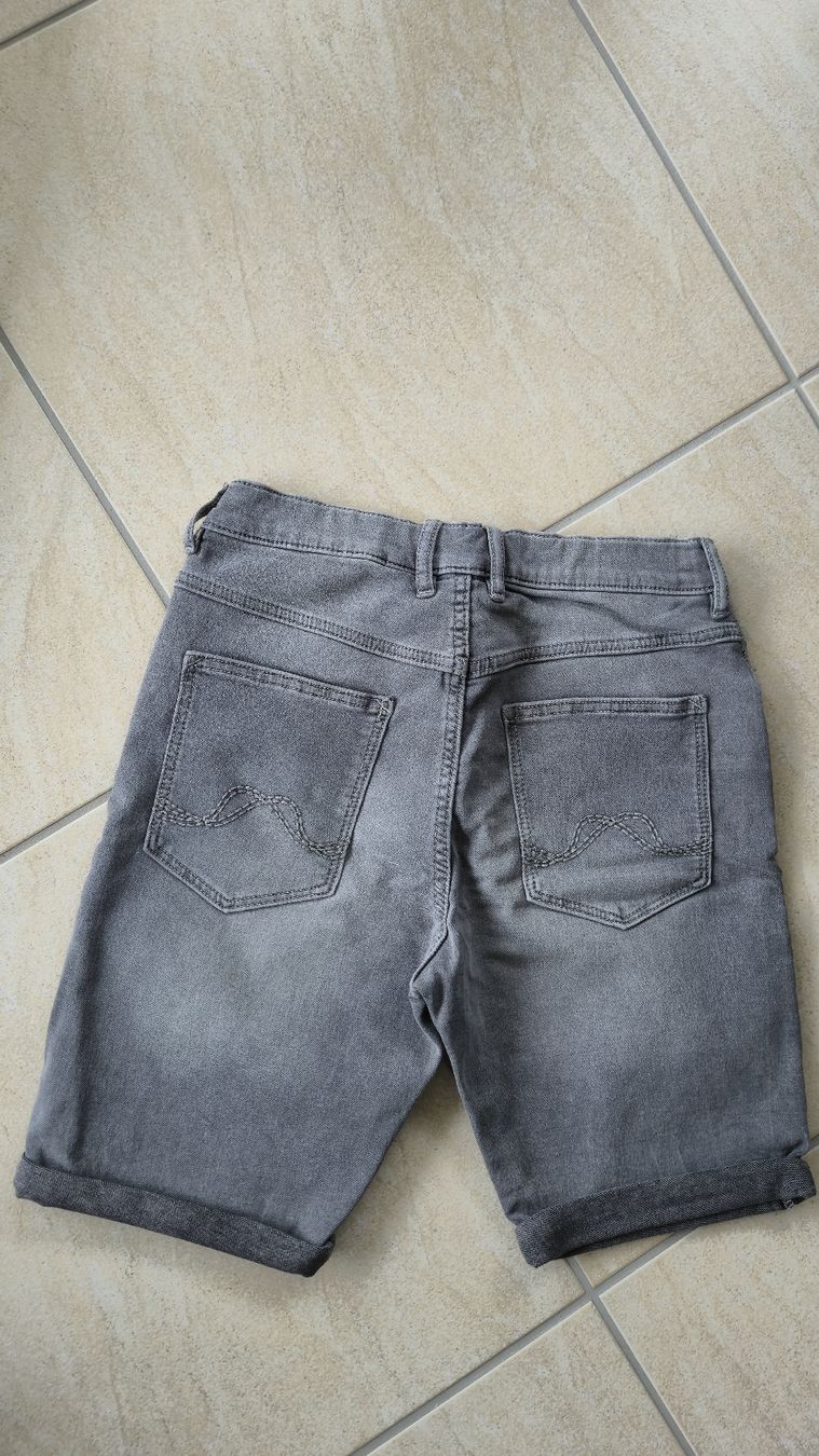 H&M Pantaloni: Shorts gris garçon, taille 164, H&M, taille réglable – Usato da Bussigny venduto da Carugas 2