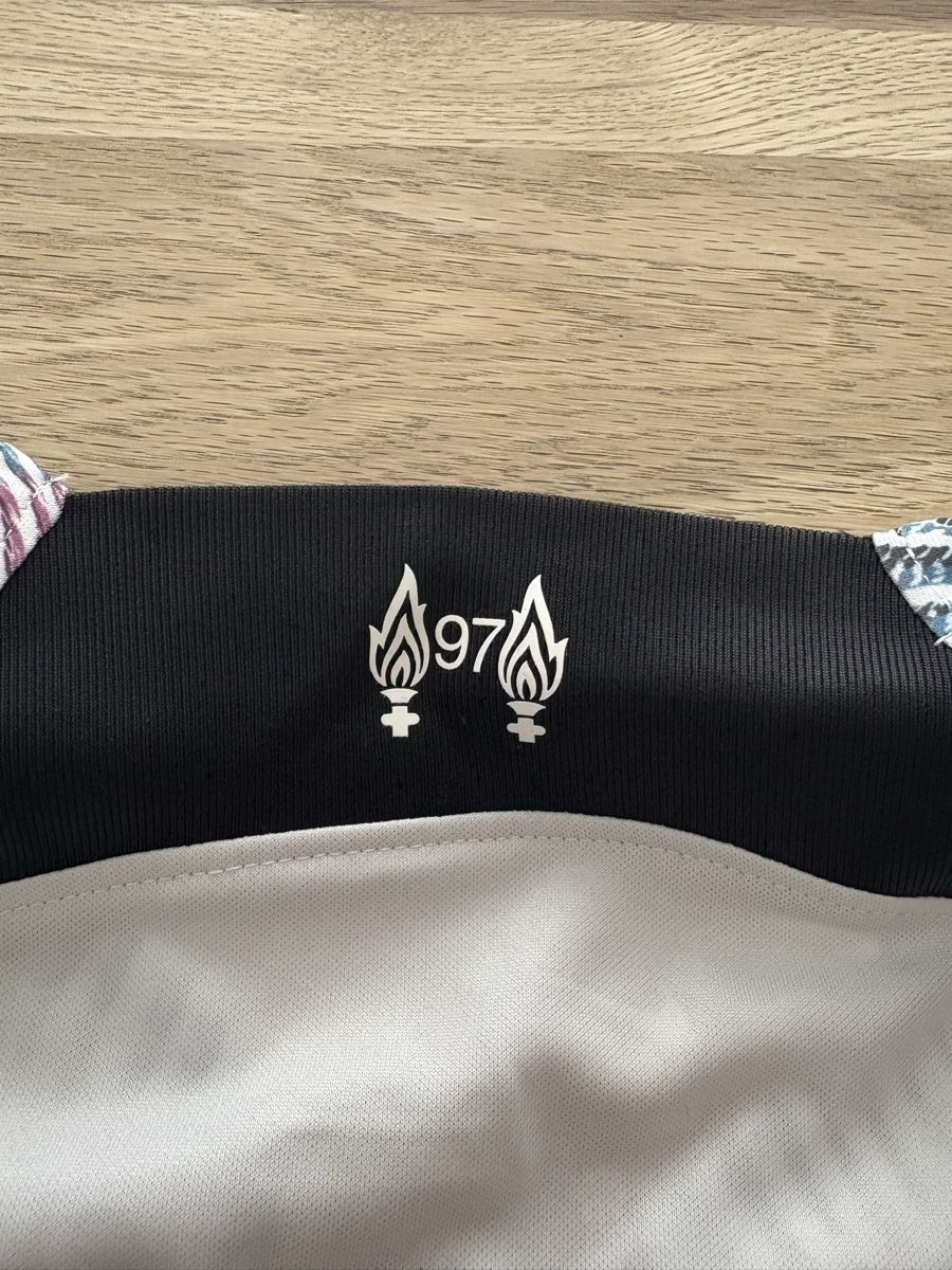 Liverpool Fc Leibchen & Hosen: Fc Liverpool Trikot 22/23 – Gebraucht aus Domat/Ems von tim_lq6b 9