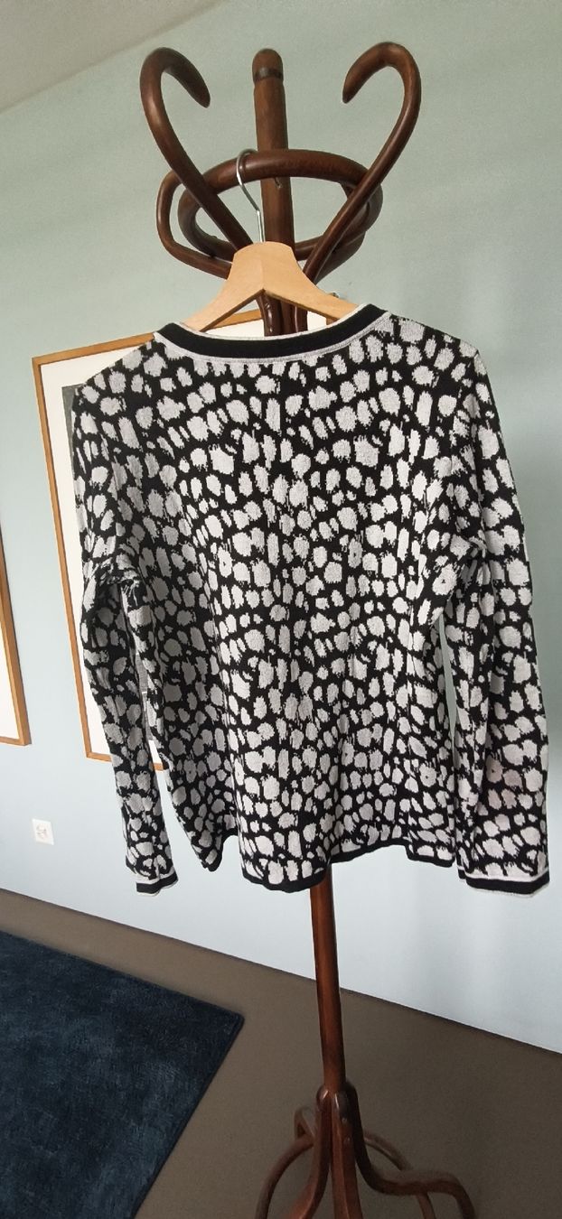Pulls & Sweat-shirts: Damen Pullover Simclan schwarz-weiss Grösse 40 – D'occasion à Luterbach par Liveyourdream 4