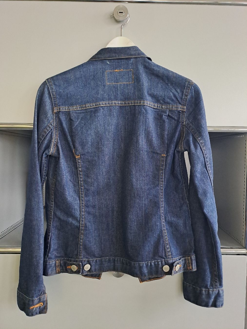 Levi's Jacken: Levis Jeansjacke dunkelblau Grösse S – Gebraucht aus Hünenberg von 1902 1