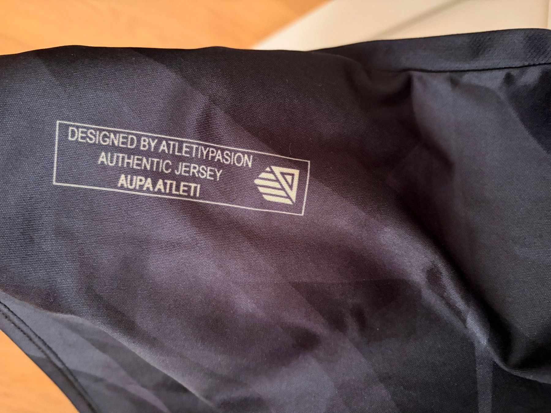 Leibchen & Hosen: Fussballshirt schwarz – Neu (gemäss Beschreibung) aus Wil SG von adi9k 5