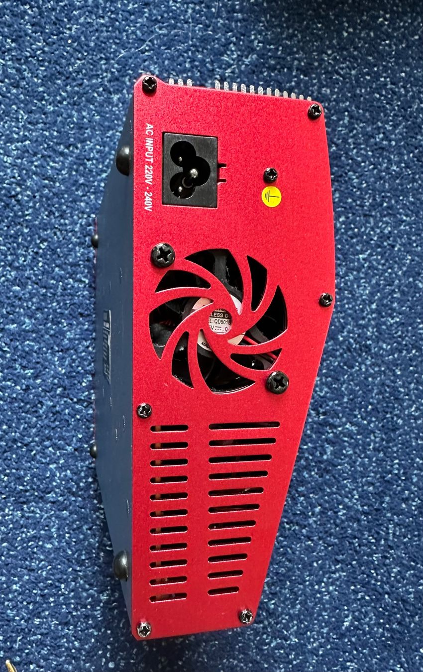 Voltcraft Accus & piles: VOLTCRAFT V-CHARGE 240 QUADRO Ladegerät – D'occasion à Zermatt par yan_yh9r 4