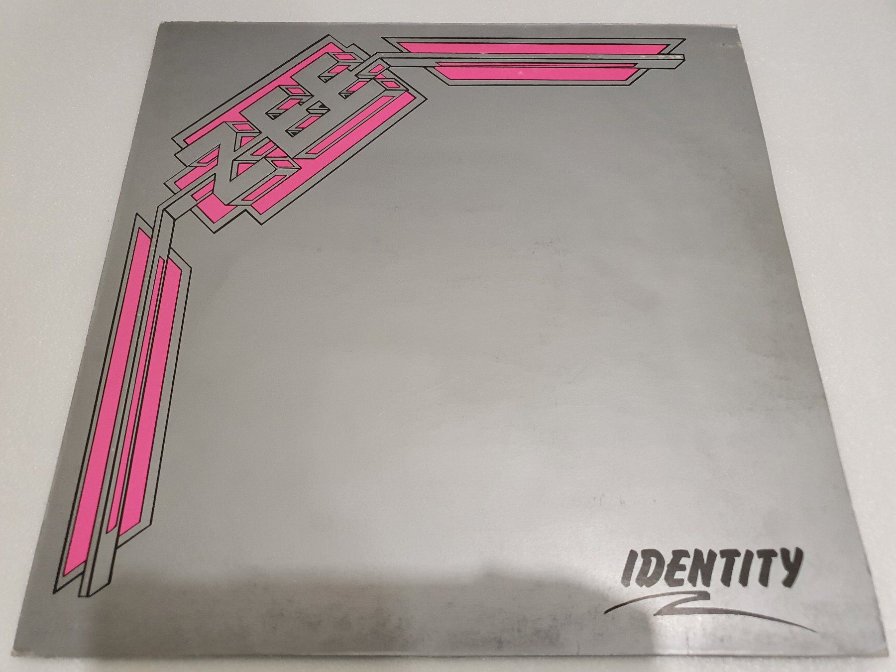 Dischi in vinile: Zee – Identity – Usato da Uster venduto da Vinyl-Leidenschaft