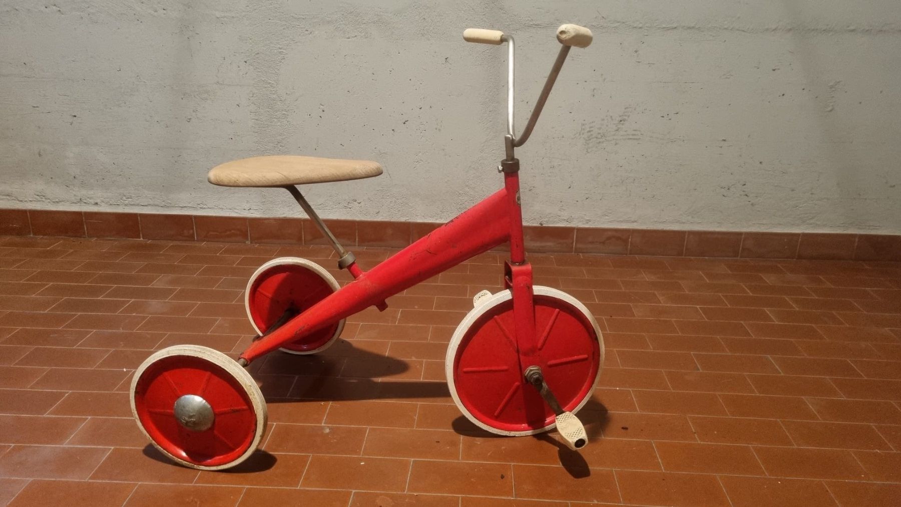 Veicoli per bambini: Rotes Vintage Dreirad KEMP – Usato da Oberengstringen venduto da George0070 2