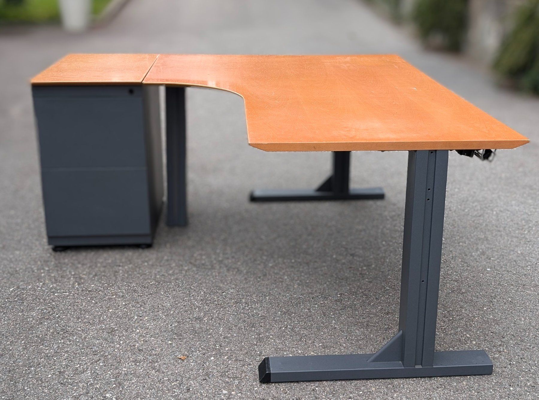 Bureaux: BIGLA Bureau + meuble tiroirs – D'occasion à La Croix -Lutry par fre_686w