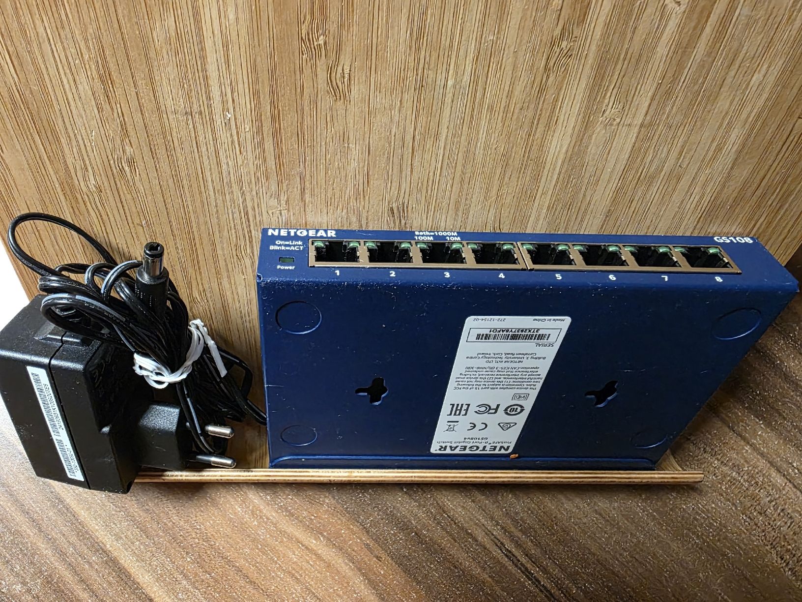 Netgear Hub & Switch: Netgear GS108 Switch – Usato da Birmenstorf AG venduto da kito83 1