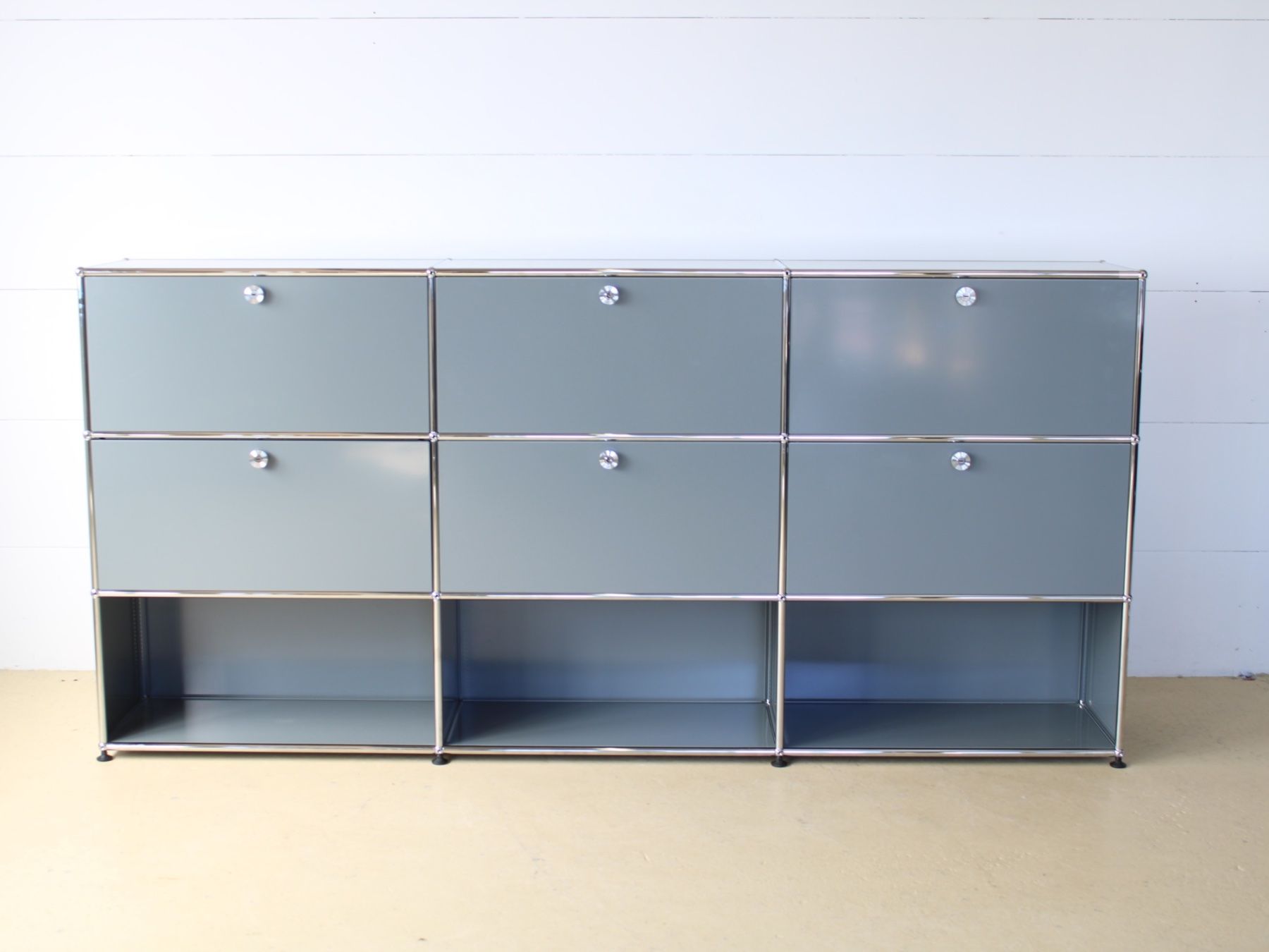 USM Cassettiere: USM Sideboard in Mittelgrau, Lieferung möglich – Usato da Meinisberg venduto da atelier_TILIJA 1