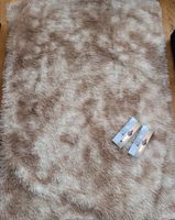 Teppich und 2 LED-Akkuleuchte (Alles passend in beige)