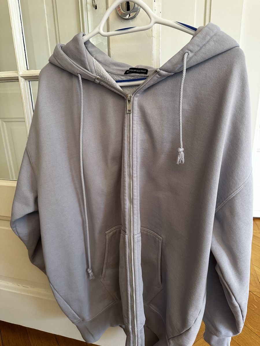 Brandy Melville Maglioni & Felpe: Sweat à capuche bleu clair, Brandy Melville  – Nuovo (secondo la descrizione) da Lausanne venduto da eli_my5z
