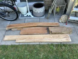 Holzbretter und Balken unbestimmt Zustand gemischt