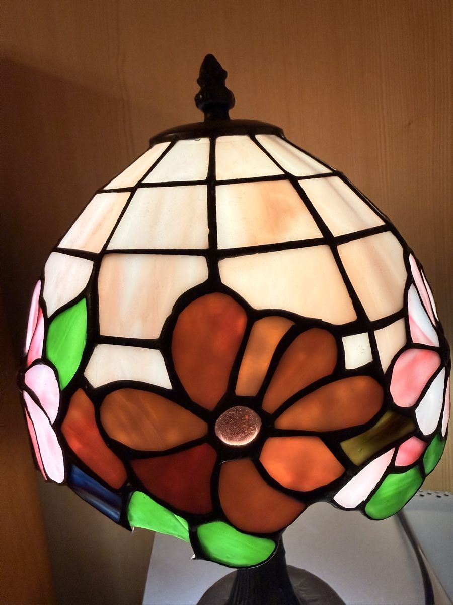 Tiffany & Co. Lampes: Tiffany-Stil-Lampe mit Eulenfuss – D'occasion à Ilanz par Strietta 3