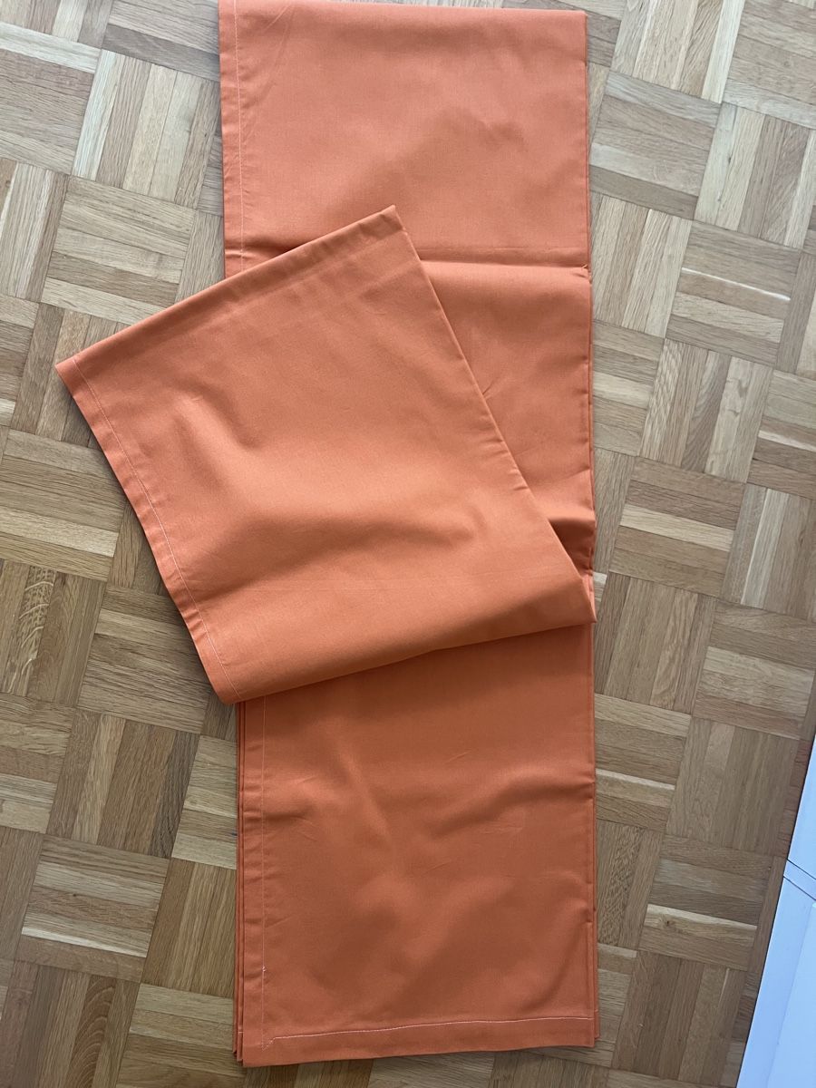 Altra biancheria da tavola: Tischtuch extralang, orange mit 12 Sets, neuwertig – Nuovo (secondo la descrizione) da Rüschlikon venduto da Picpara