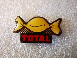 Ansteckpin 2: Avis Total