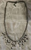 Collier Vintage Élégant avec Strass Scintillants ✨