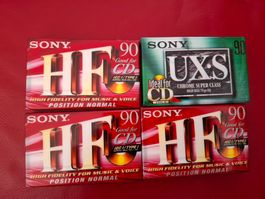 4  cassettes audio neuves