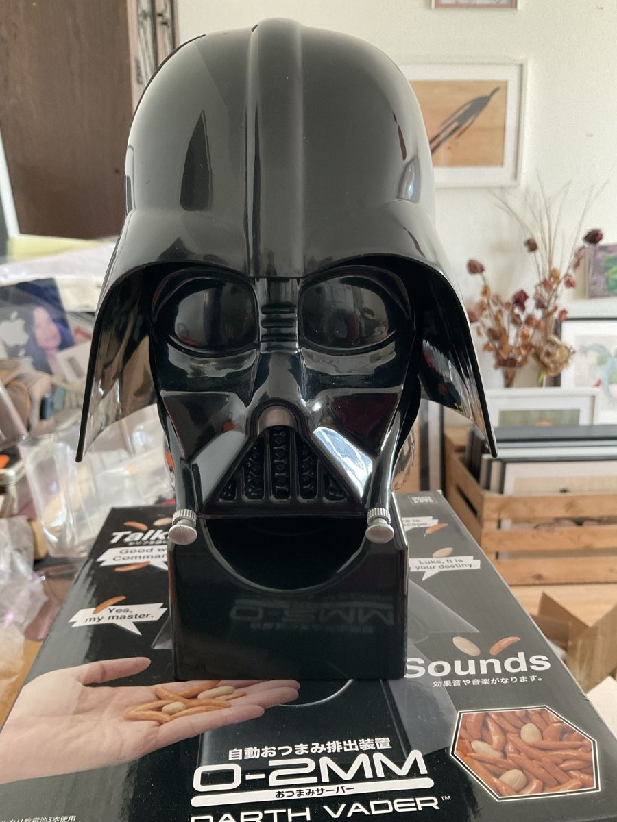 Jouets: Star Wars Darth Vader Snack Dispenser Talking – D'occasion à St. Gallen par accessoriella 1