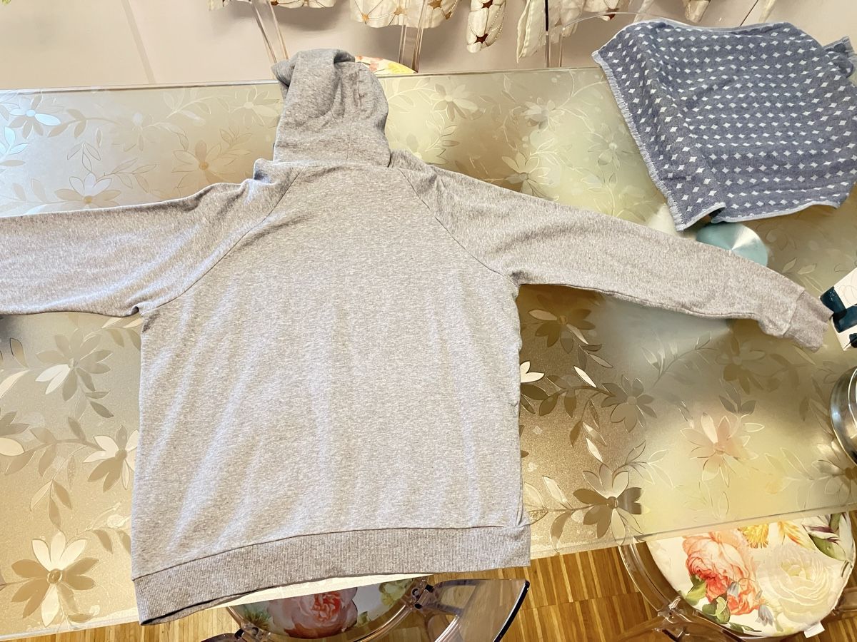 Under Armour Maglioni & Felpe: Under Armour Kapuzenpullover grau Grösse M gebraucht – Usato da Zürich venduto da nik_7mkf 1