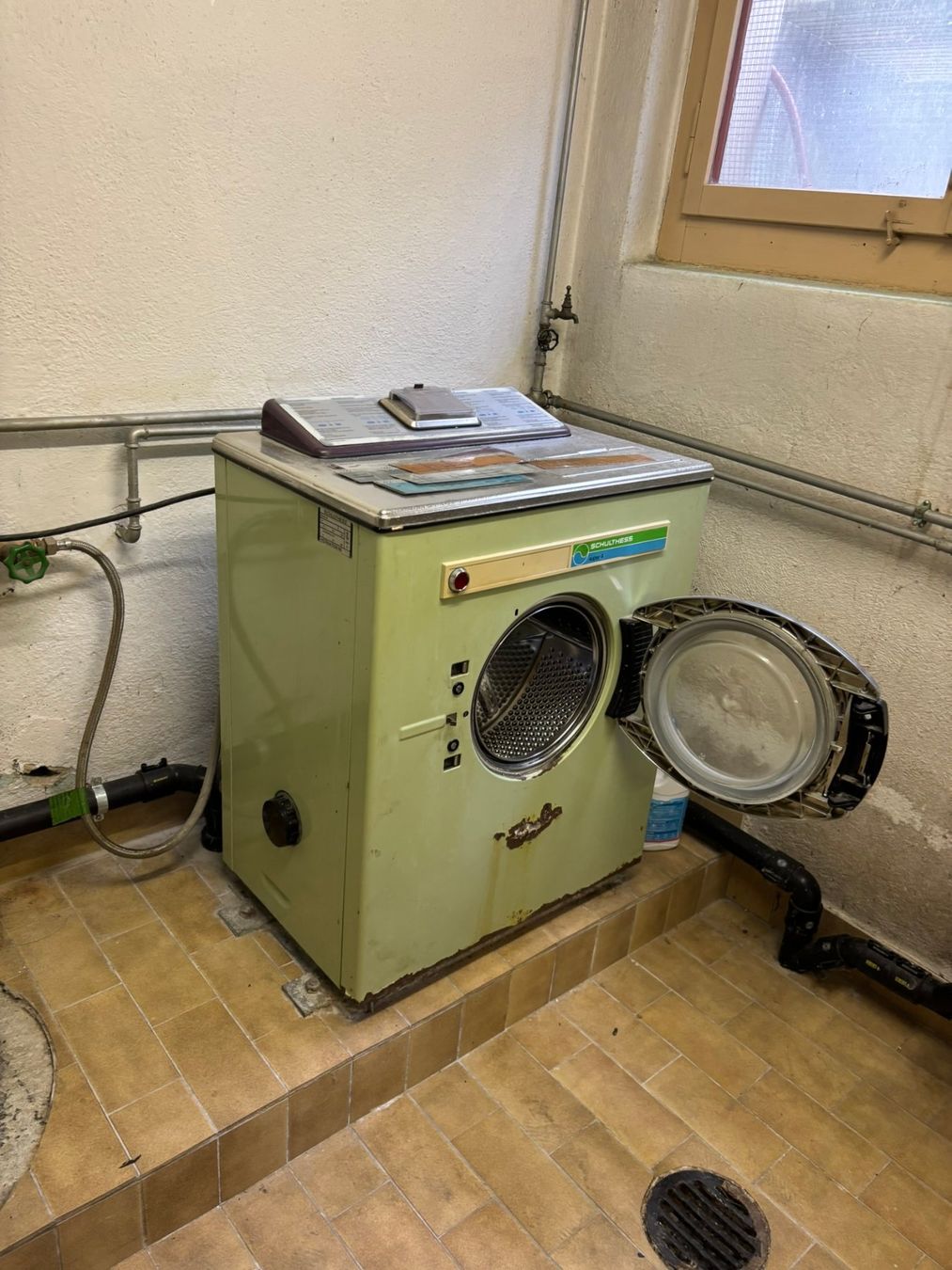 Schulthess Lavatrici: Funktionsfähige antike Waschmaschine Schulthess Super4 – Usato da Zürich venduto da stethe