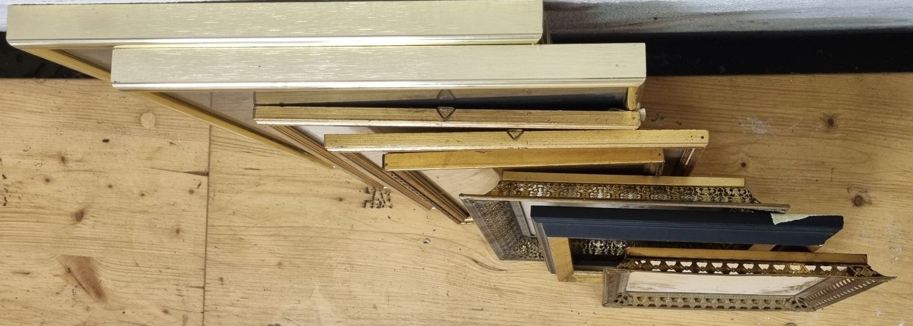 Cornici: Konvolut Bilderrahmen Antik Gold Barock – Usato da Bern venduto da ros_v7ry 8