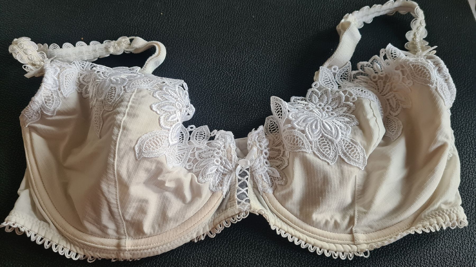 Sonstige Unterwäsche: Weisser BH mit weisser Spitze Grösse 85C – Gebraucht aus Dussnang von Mak13